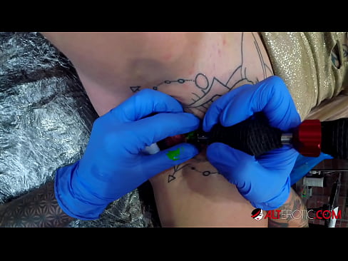 ❤️ Sully Savage mai tsananin jarfa ta yi tattoo a kan kwarin ta Labaran batsa ﹏